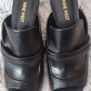 Nine West Shoes in black, Size 8 1/2